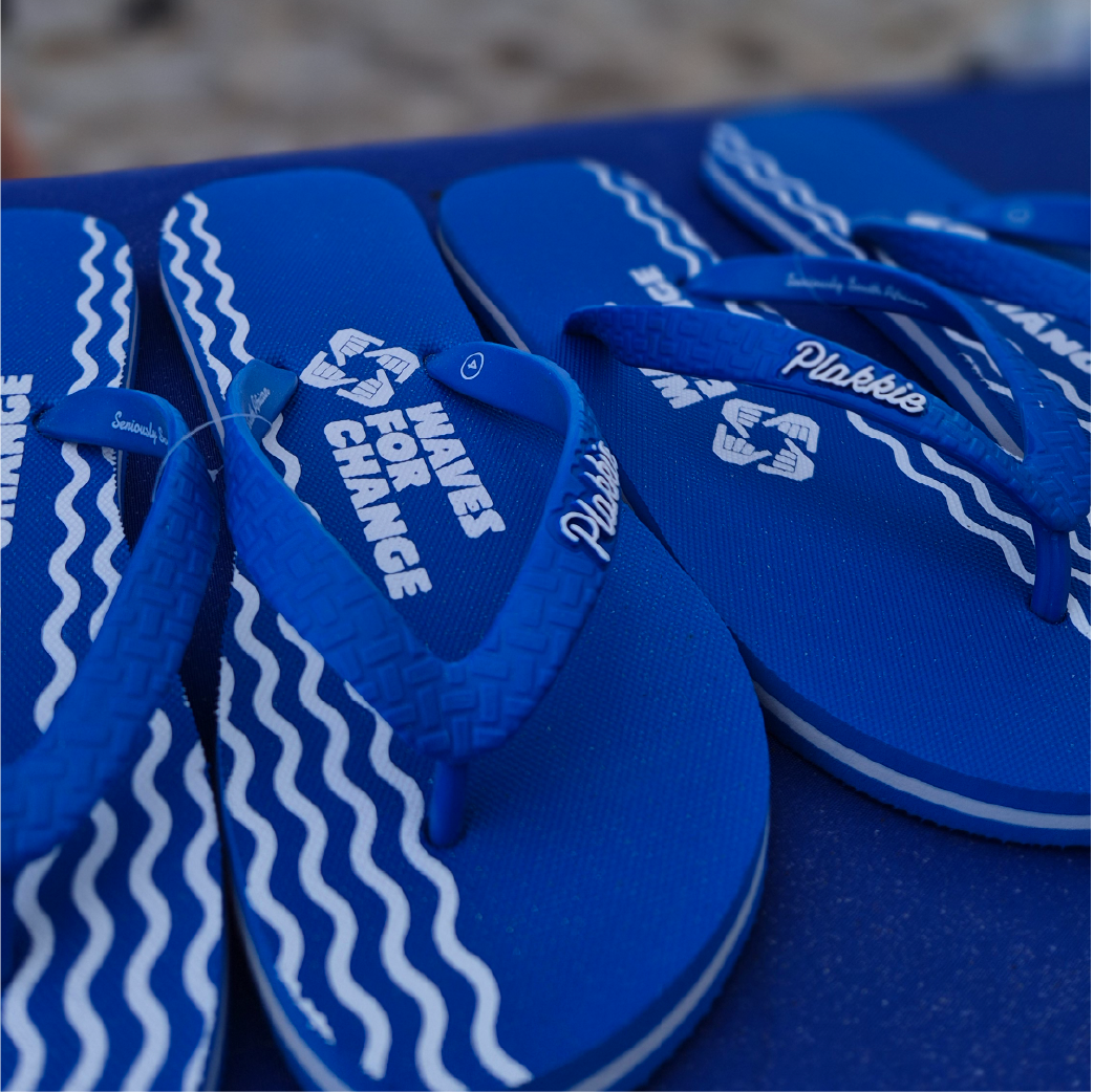 Waves For Change Plakkie (Blue and White)